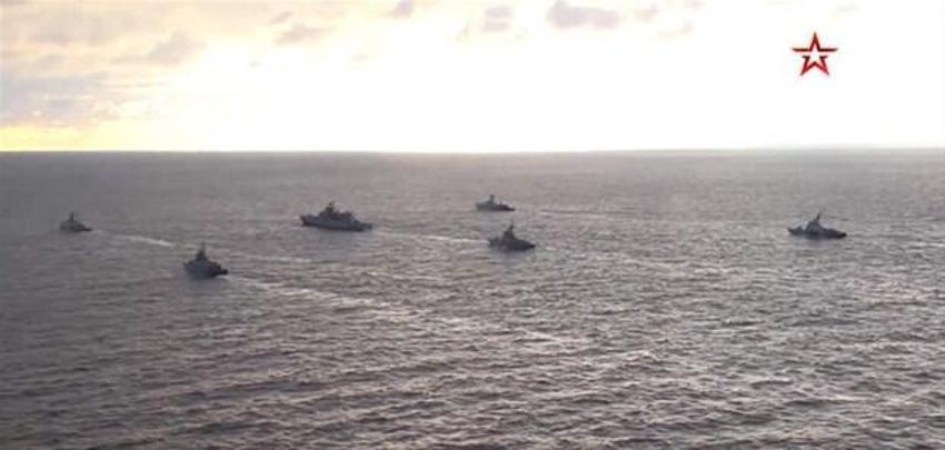 Doğu Akdeniz'de nükleer füze taşıyabilen bombardıman uçakları görüldü! Savaş pilotunun elinde Türkiye haritası...