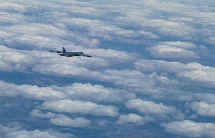 Doğu Akdeniz'de nükleer füze taşıyabilen bombardıman uçakları görüldü! Savaş pilotunun elinde Türkiye haritası...