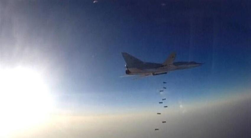 Doğu Akdeniz'de nükleer füze taşıyabilen bombardıman uçakları görüldü! Savaş pilotunun elinde Türkiye haritası...