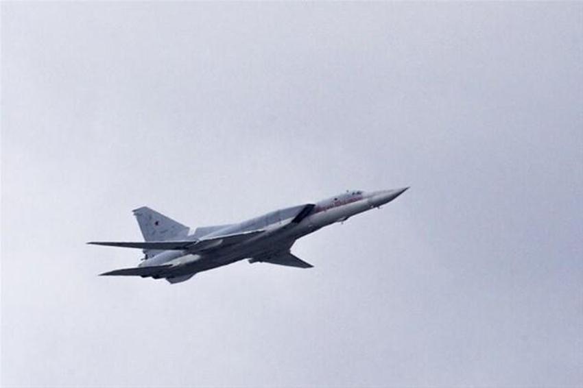 Doğu Akdeniz'de nükleer füze taşıyabilen bombardıman uçakları görüldü! Savaş pilotunun elinde Türkiye haritası...