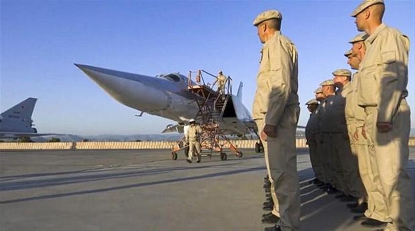 Doğu Akdeniz'de nükleer füze taşıyabilen bombardıman uçakları görüldü! Savaş pilotunun elinde Türkiye haritası...