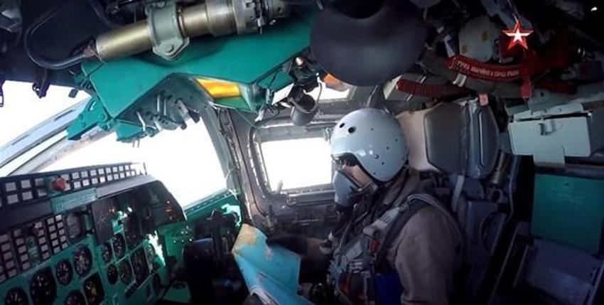 Doğu Akdeniz'de nükleer füze taşıyabilen bombardıman uçakları görüldü! Savaş pilotunun elinde Türkiye haritası...