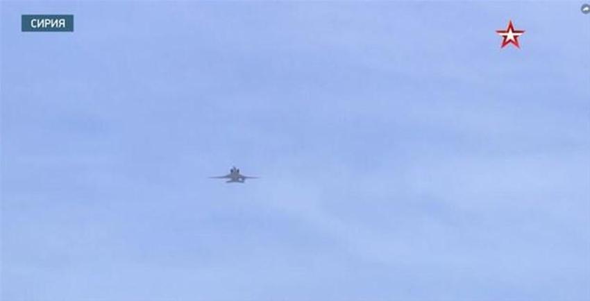 Doğu Akdeniz'de nükleer füze taşıyabilen bombardıman uçakları görüldü! Savaş pilotunun elinde Türkiye haritası...