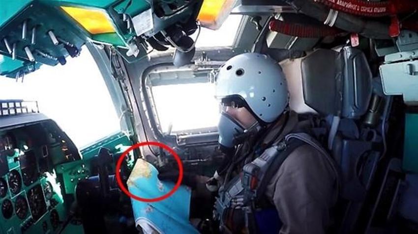 Doğu Akdeniz'de nükleer füze taşıyabilen bombardıman uçakları görüldü! Savaş pilotunun elinde Türkiye haritası...