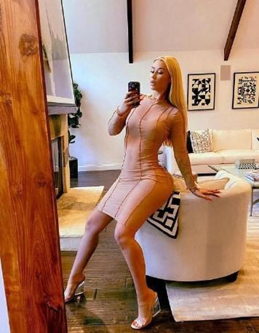 Iggy Azalea süper minisiyle adından söz ettirdi!