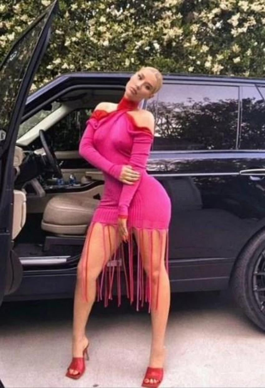 Iggy Azalea süper minisiyle adından söz ettirdi!