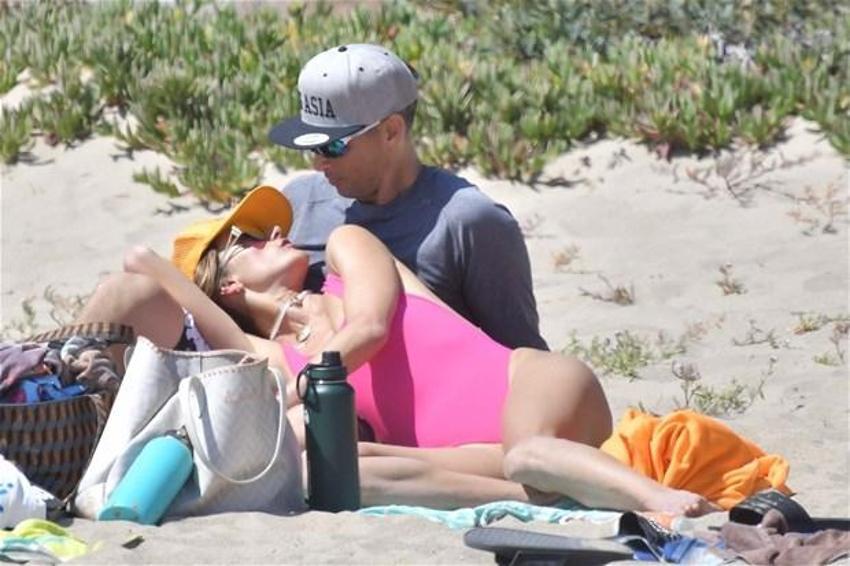 Alessandra Ambrosio aşka geldi! Öp öp doyamadı...