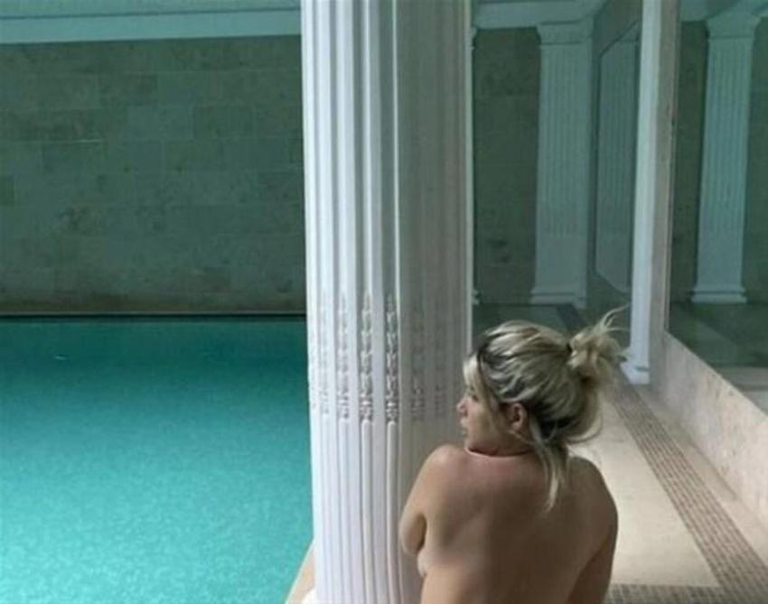 Wanda Nara sınırları zorladı! Yarı çıplak poz...