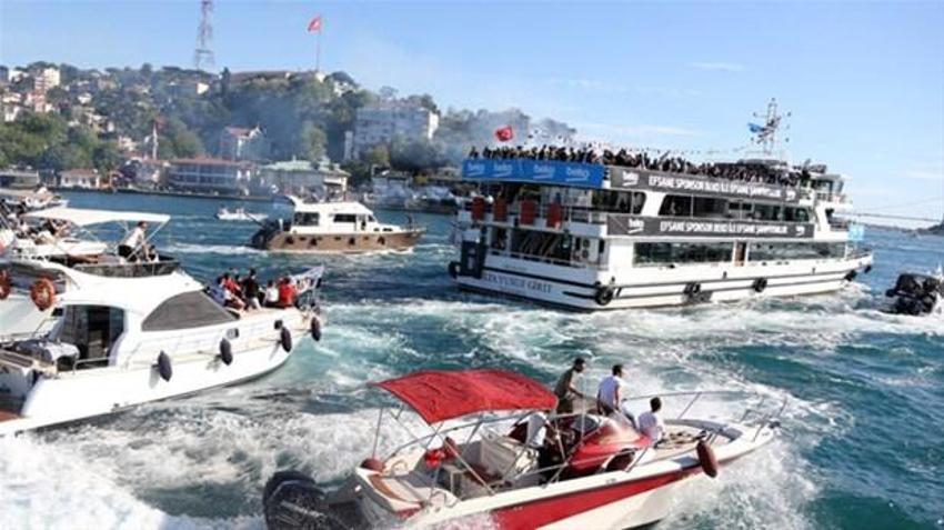 Beşiktaş'ın şampiyonluk kutlamaları başladı! Kartal'dan Boğaz çıkarması...