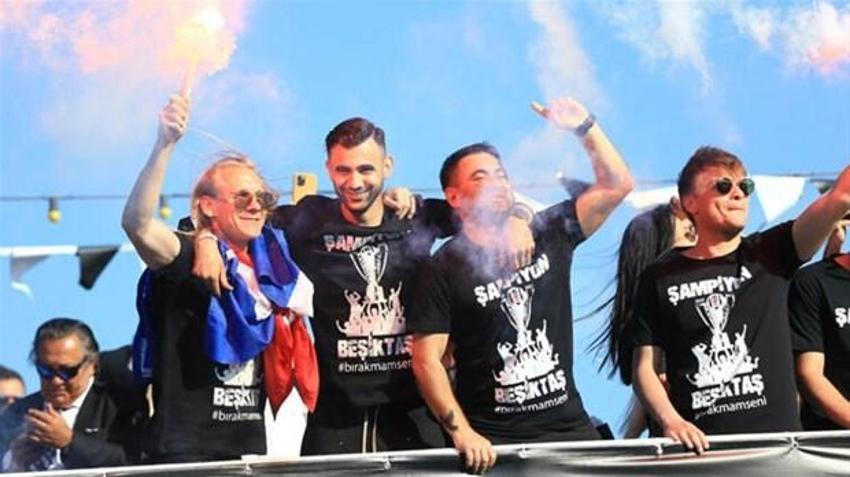 Beşiktaş'ın şampiyonluk kutlamaları başladı! Kartal'dan Boğaz çıkarması...