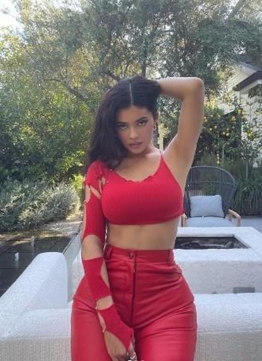 Kylie Jenner bikini işine giriyor!