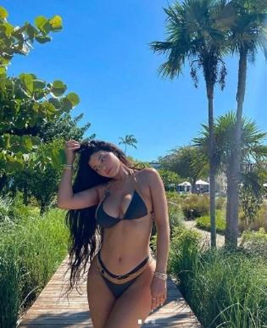 Kylie Jenner bikini işine giriyor!