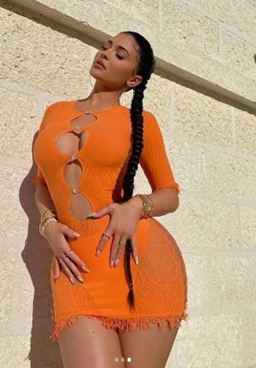 Kylie Jenner bikini işine giriyor!