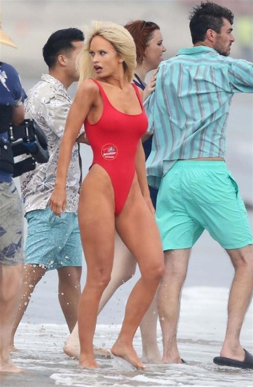 Lily James'ı gören Pamela Anderson sandı!