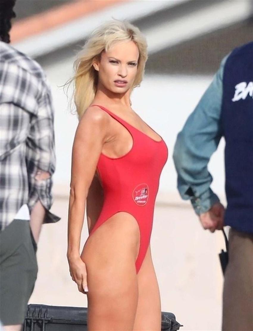 Lily James'ı gören Pamela Anderson sandı!
