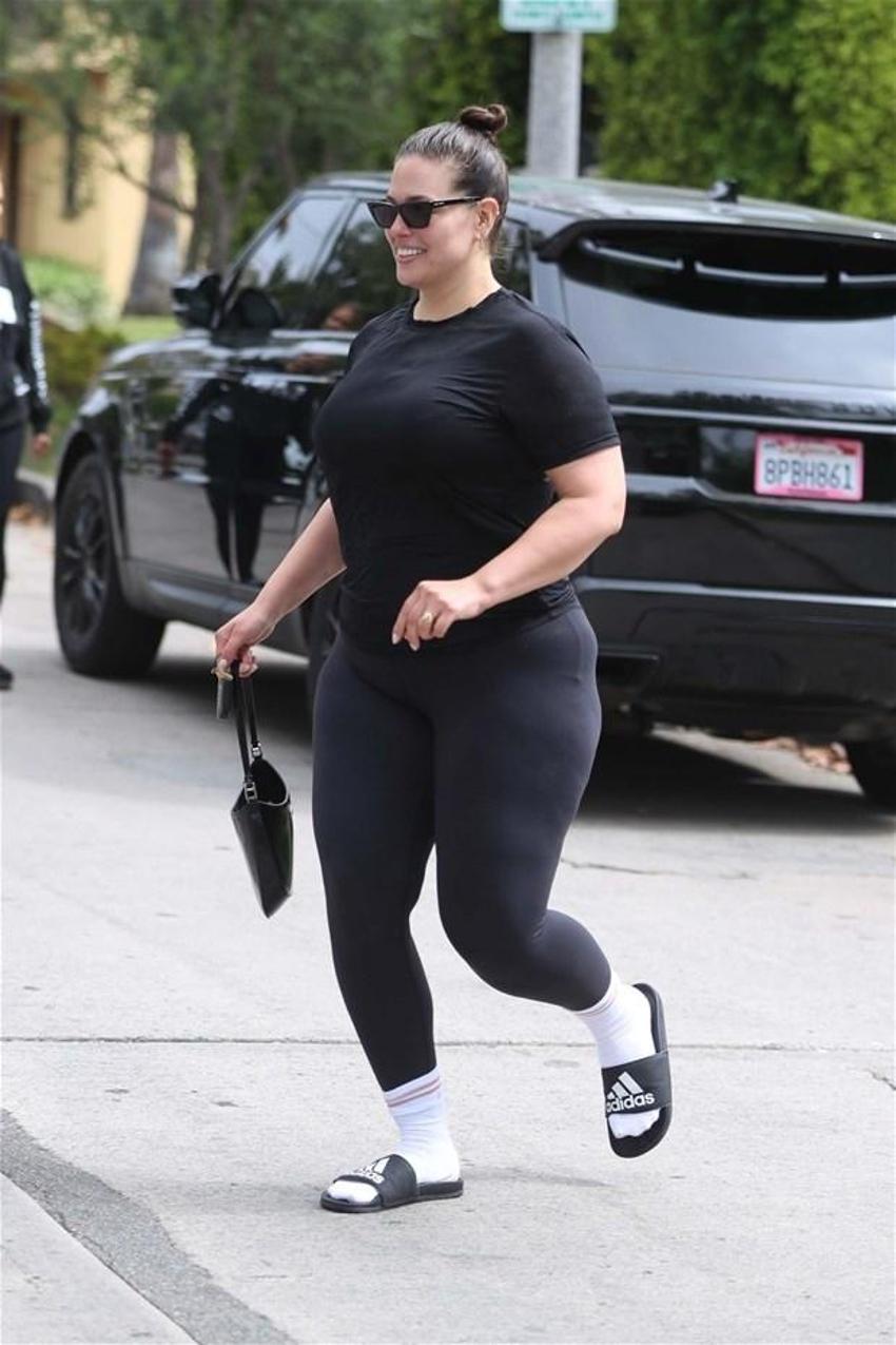 Ashley Graham formunu korumak için egzersizi aksatmıyor!