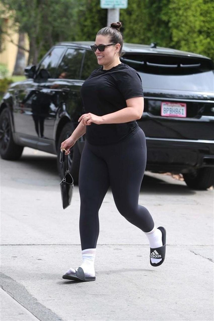 Ashley Graham formunu korumak için egzersizi aksatmıyor!