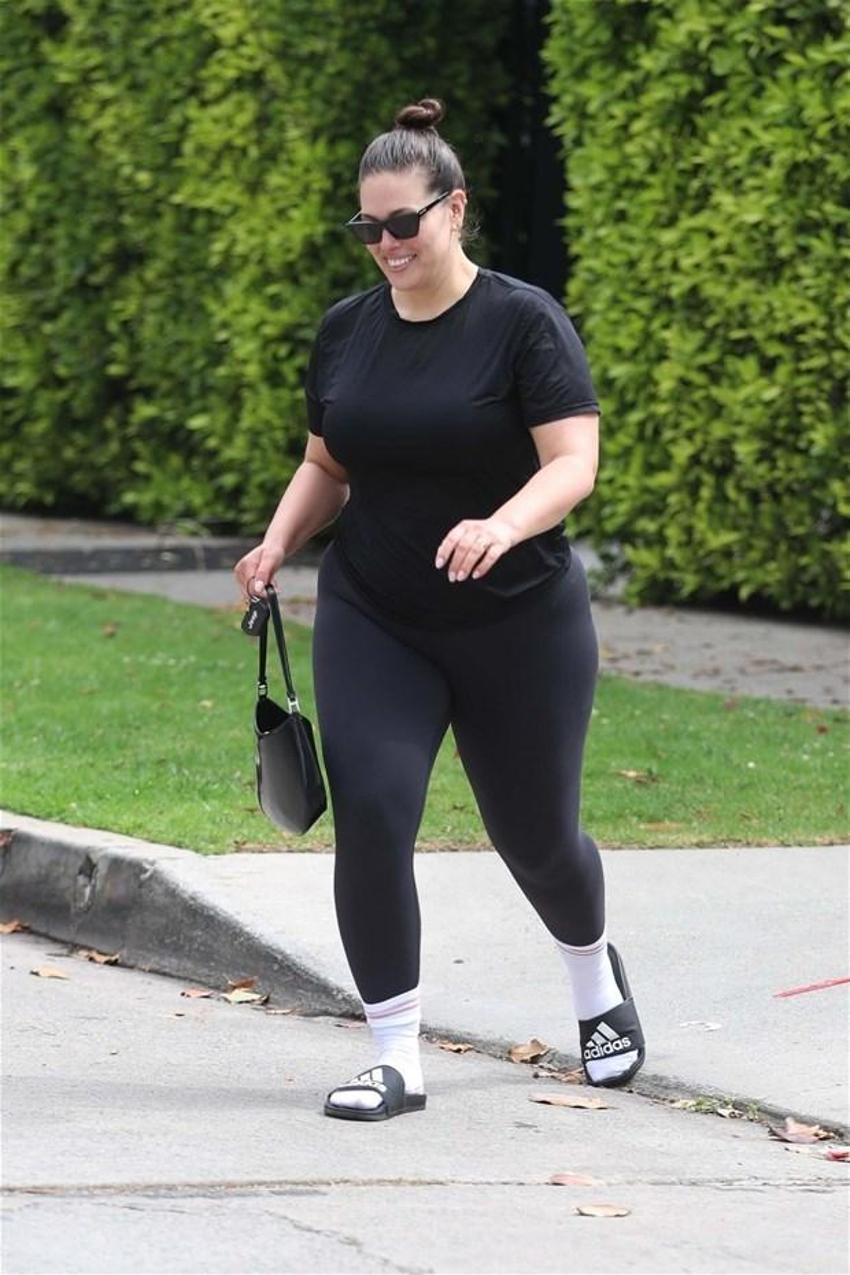 Ashley Graham formunu korumak için egzersizi aksatmıyor!
