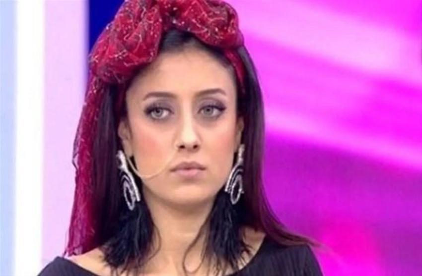 Solmaz Çiros danslarından sonra dekolteli pozlar verdi!