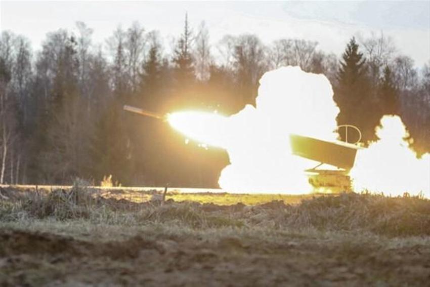 Rus yolcu uçağı sınırı geçti kıyamet koptu! F-35'ler ile Su-35'ler karşı karşıya geldi...