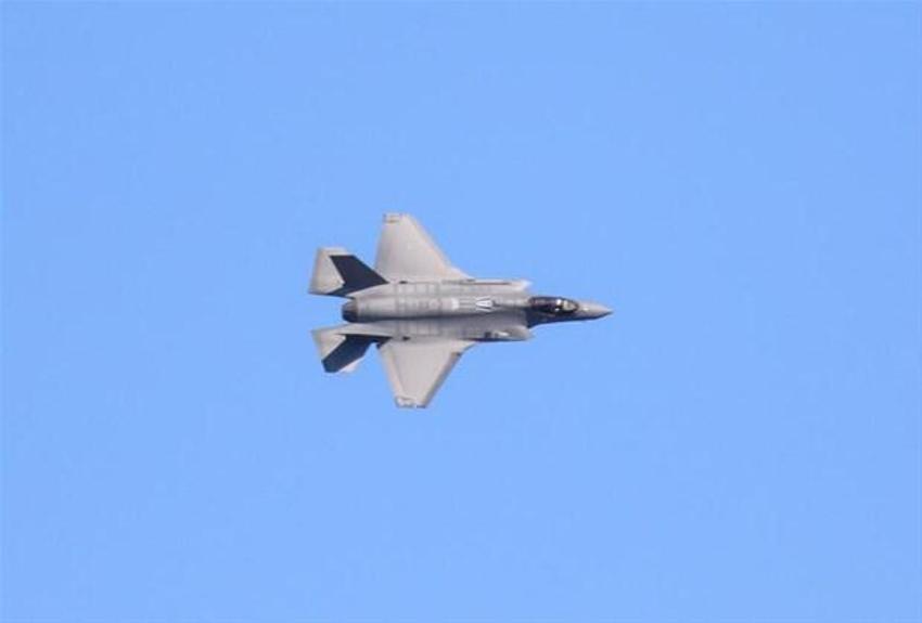 Rus yolcu uçağı sınırı geçti kıyamet koptu! F-35'ler ile Su-35'ler karşı karşıya geldi...