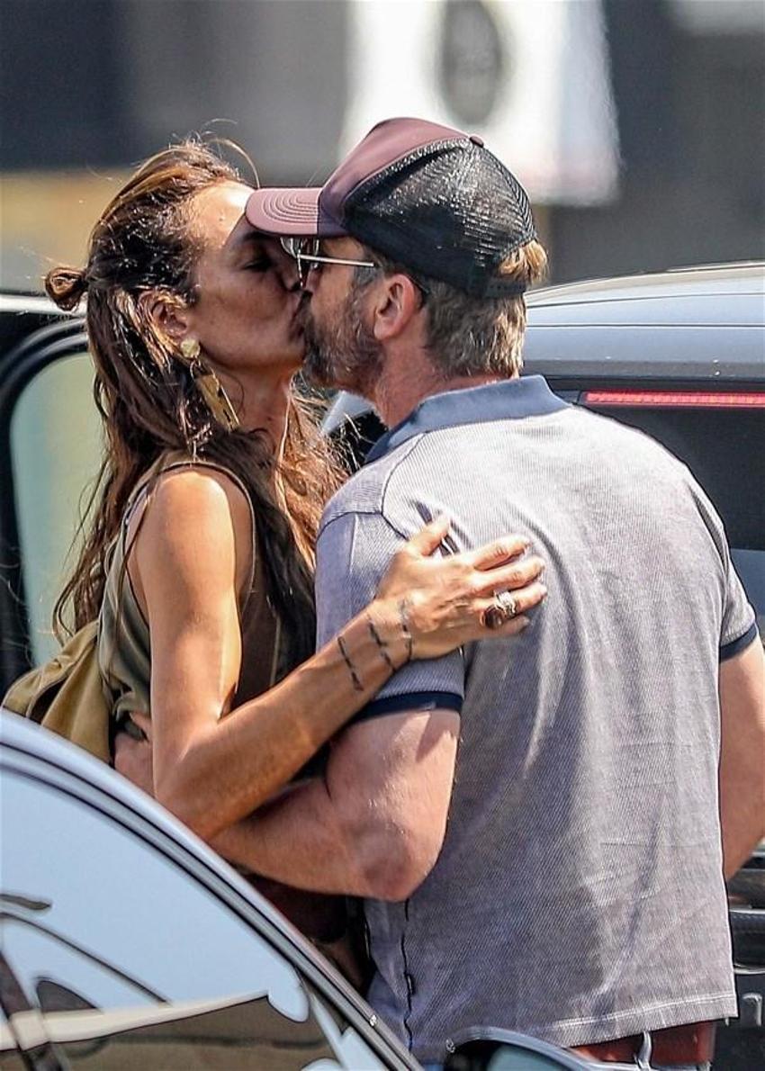 Gerard Butler ve sevgilisinden tuhaf romantizm!
