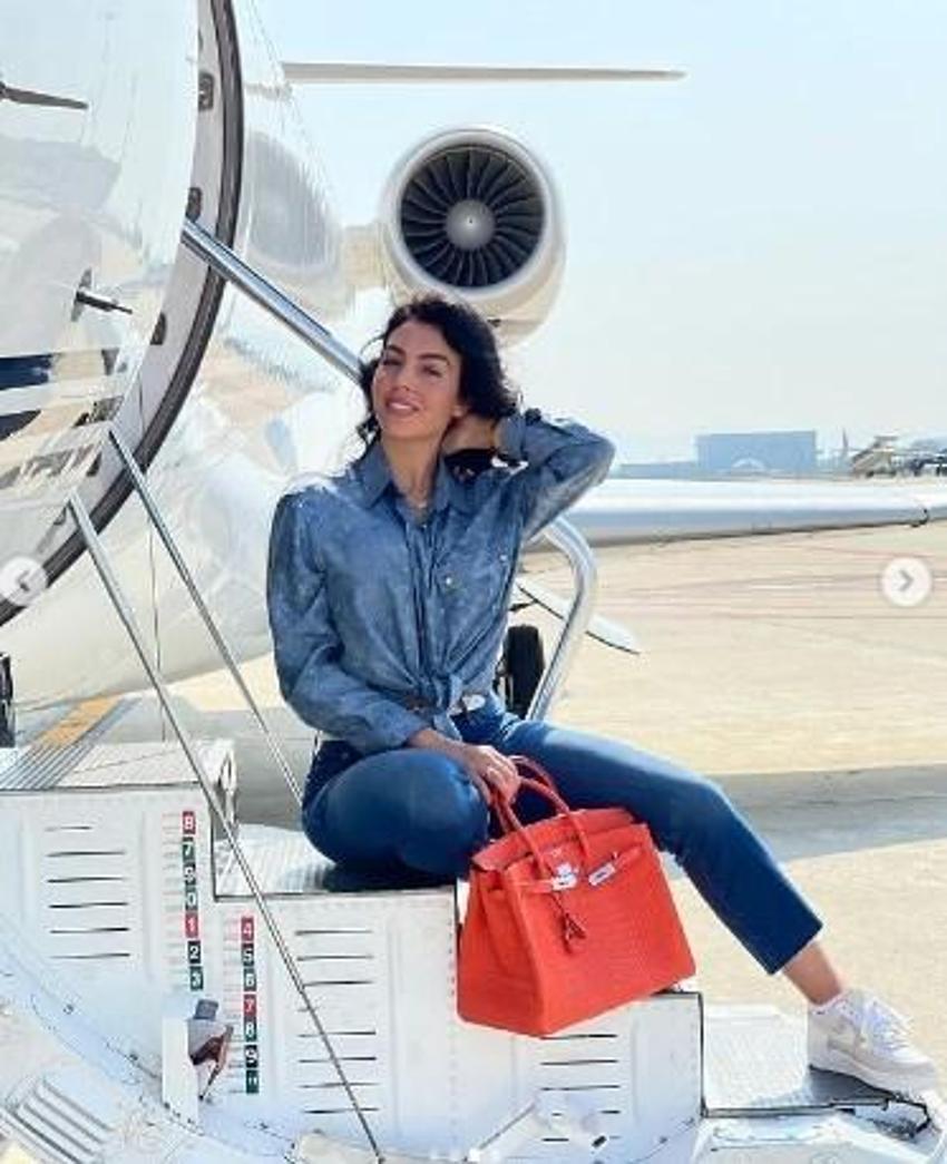 Cristiano Ronaldo ve Georgina Rodriguez son pozlarıyla çok konuşuldu!