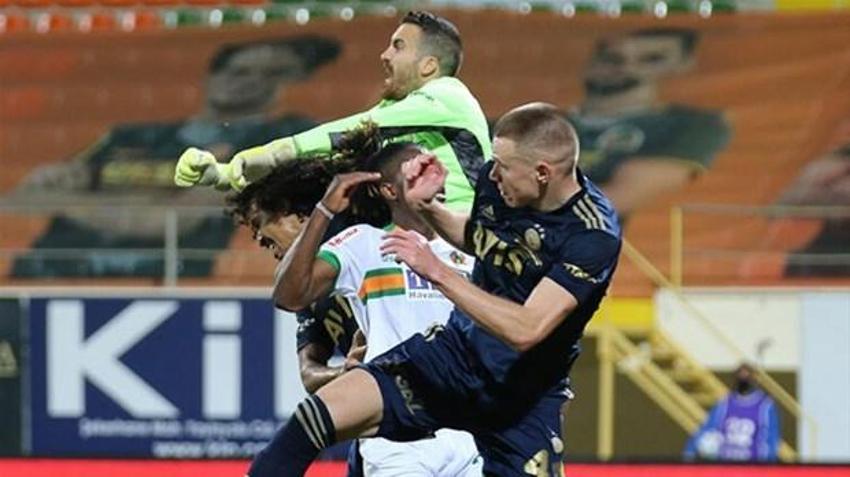 Alanyaspor - Fenerbahçe maçındaki kural hatası iddiası sonrası son dakika açıklaması!