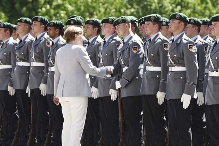 Almanya'da Merkel'e darbe planı! 'Berlin'i kuşatın...'
