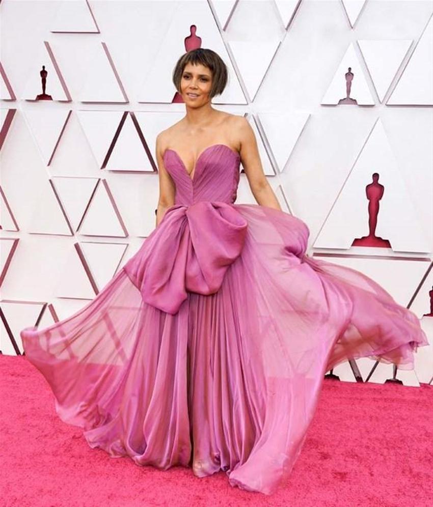 Halle Berry herkesi kandırmış! İtiraf etti...