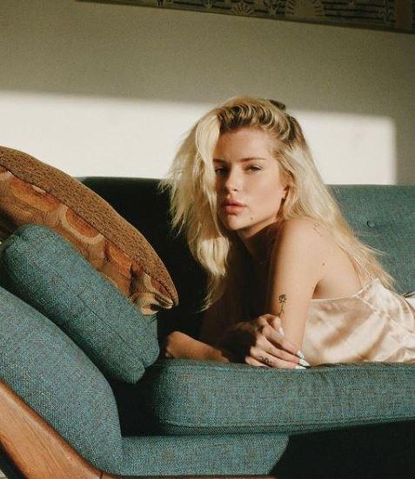 Lottie Moss yine bildiğiniz gibi!