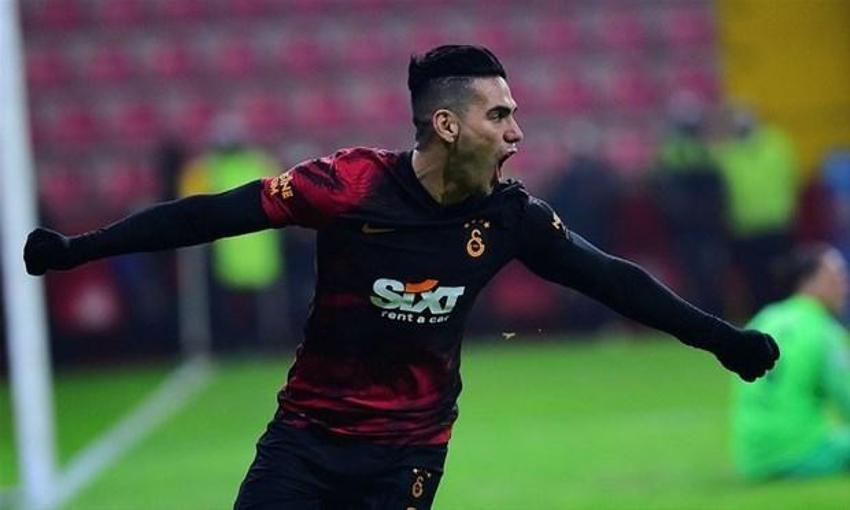 Galatasaray'dan yılın transferi Douglas Costa!
