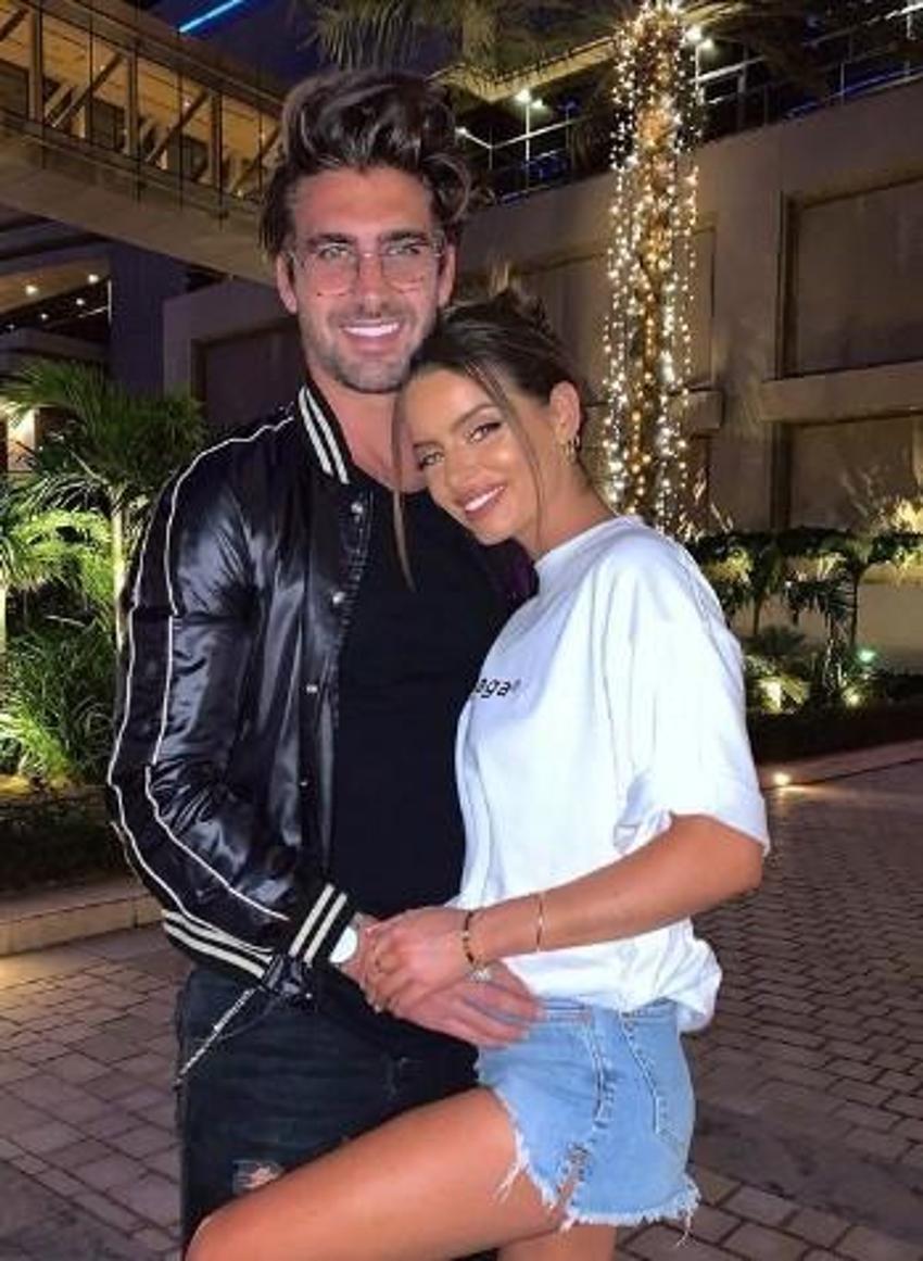 Love Island yarışmacısı Maura Higgins’in komşusu röntgenci çıktı!