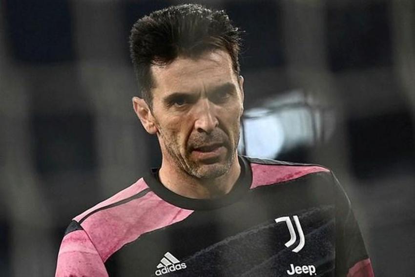 43 yaşındaki efsane kaleci Buffon'u Galatasaray'a yazdılar