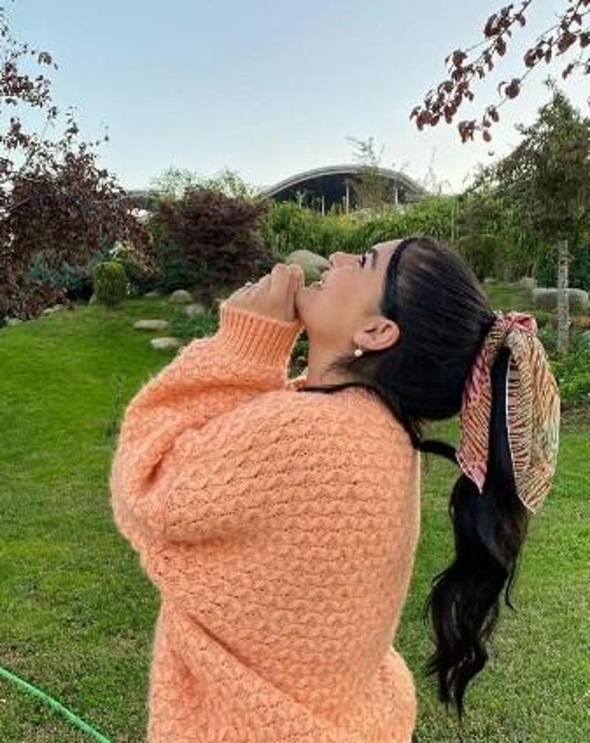 Hanife Gürdal bornozlu pozunu paylaşınca olay oldu!