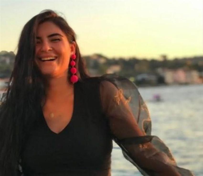 Hanife Gürdal bornozlu pozunu paylaşınca olay oldu!
