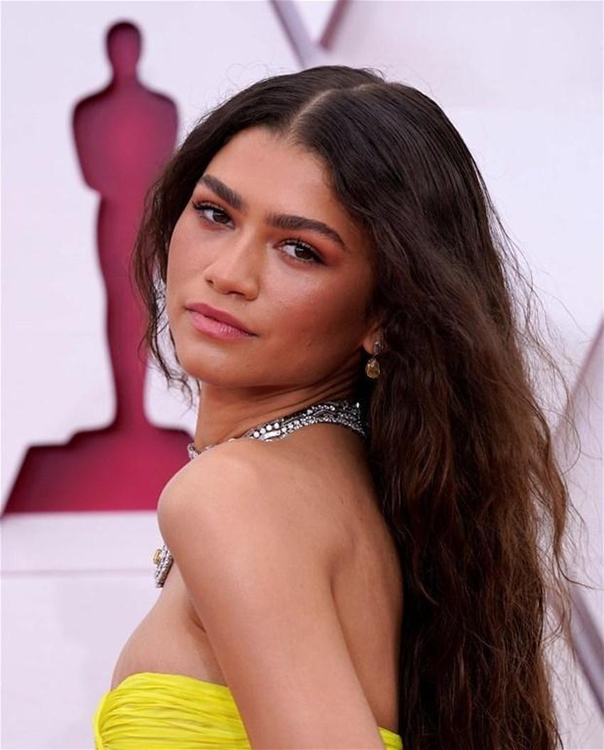 Zendaya, Oscar törenine damga vurdu! 6 milyon dolarlık kolye...