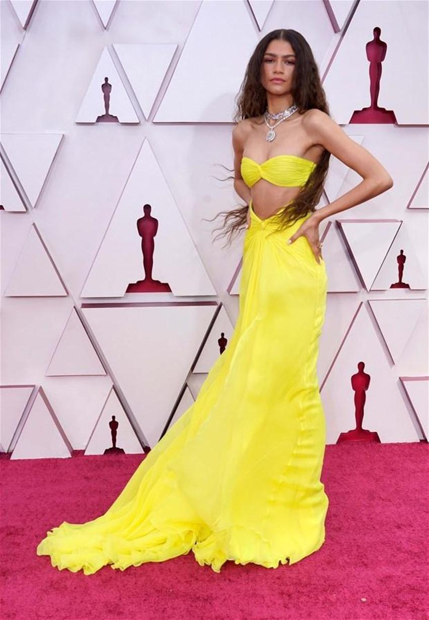 Zendaya, Oscar törenine damga vurdu! 6 milyon dolarlık kolye...