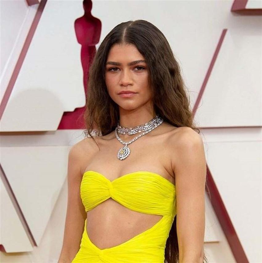 Zendaya, Oscar törenine damga vurdu! 6 milyon dolarlık kolye...