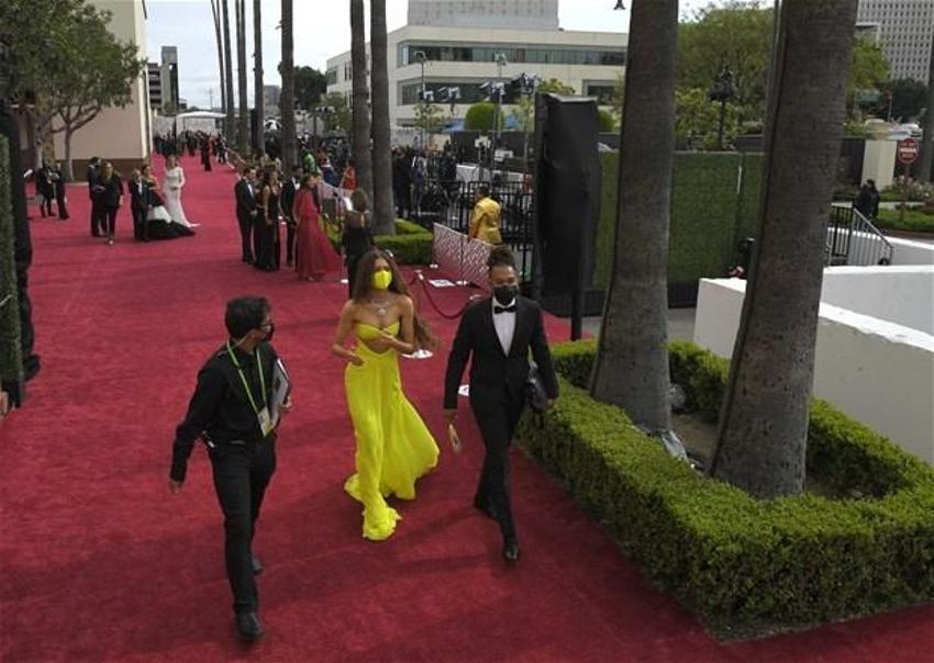 Zendaya, Oscar törenine damga vurdu! 6 milyon dolarlık kolye...