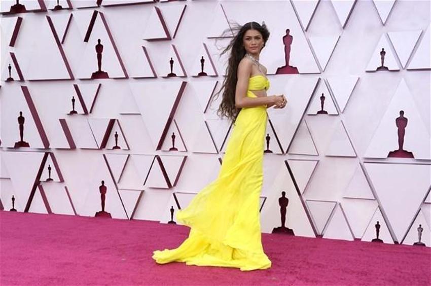 Zendaya, Oscar törenine damga vurdu! 6 milyon dolarlık kolye...