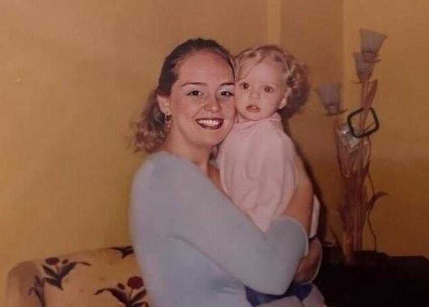 İpek Filiz Yazıcı güzelliğini annesinden almış! İpek Filiz Yazıcı'nın annesi ile paylaşımını görenler gözlerine inanamadı...