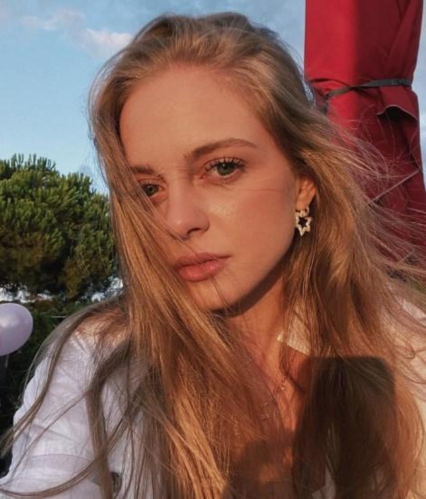 İpek Filiz Yazıcı güzelliğini annesinden almış! İpek Filiz Yazıcı'nın annesi ile paylaşımını görenler gözlerine inanamadı...