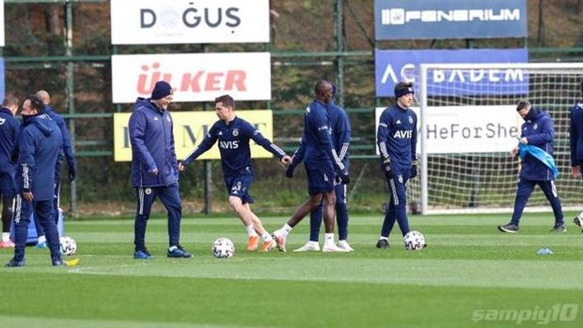 Fenerbahçe şampiyon olursa üç flaş transfer hazır! Marega, Giroud, Benteke...