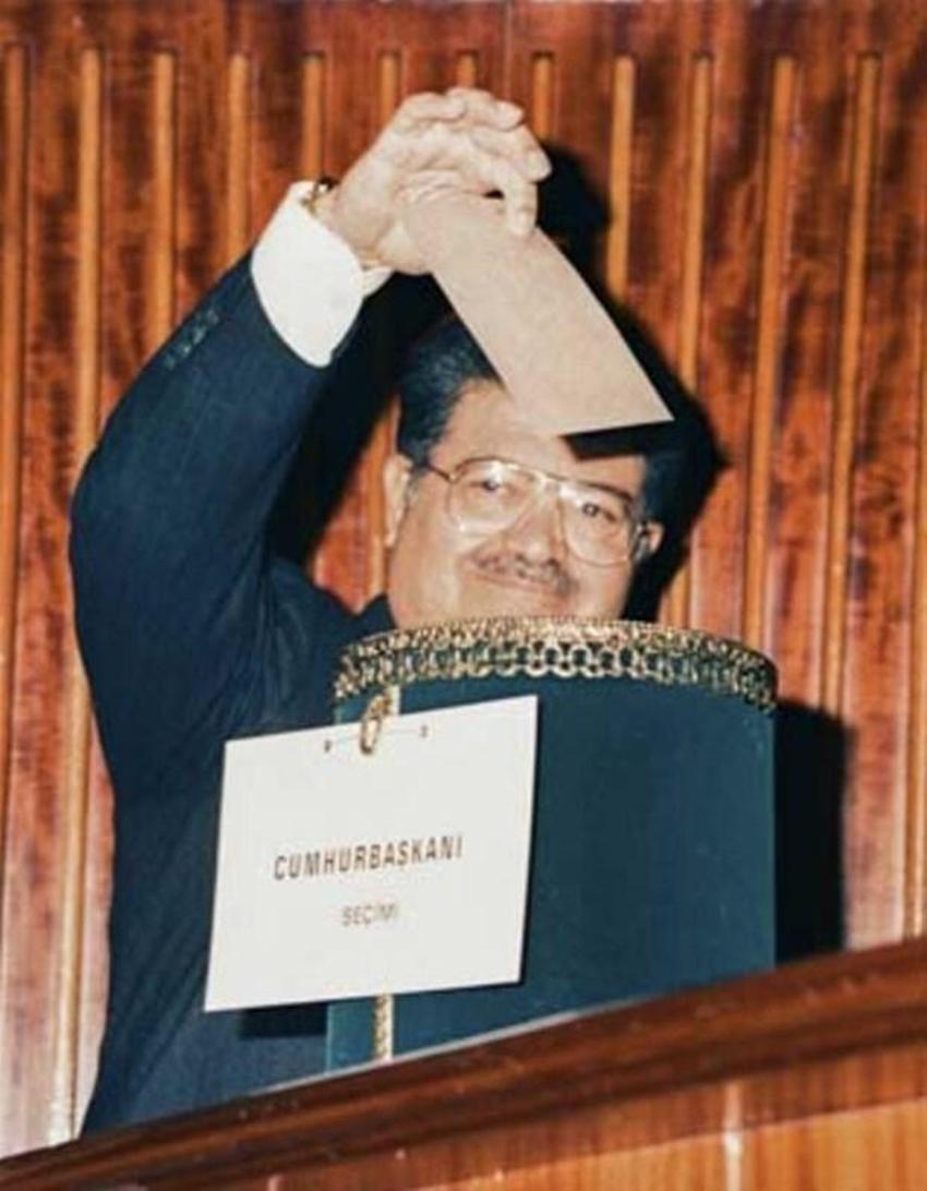 8. Cumhurbaşkanı Turgut Özal'ın ölümünün üzerinden 28 yıl geçti