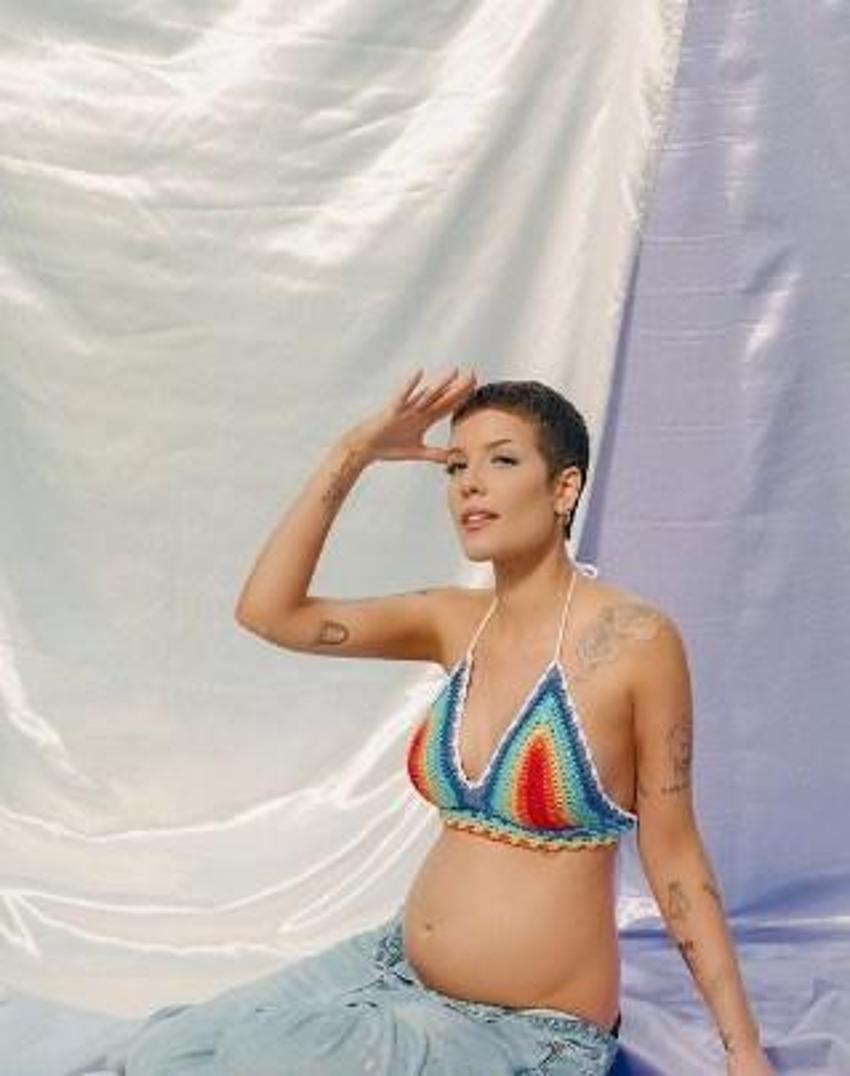 Halsey paylaşımlarına yenisini ekledi!