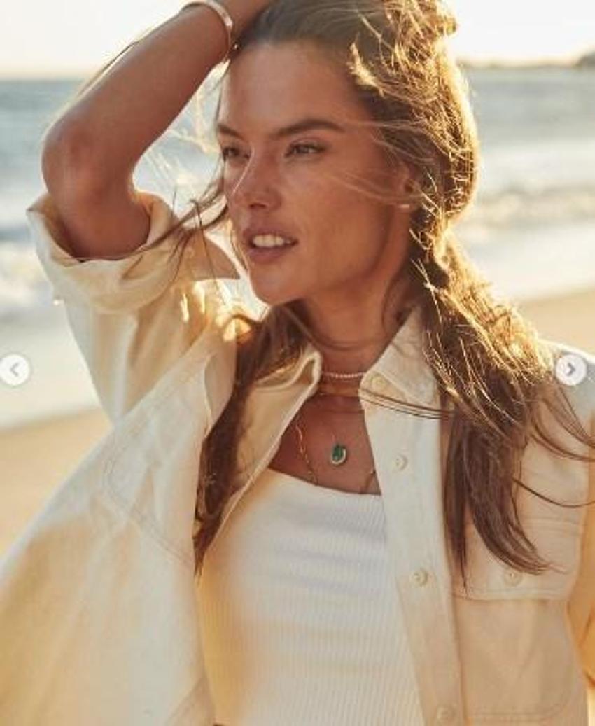 40 yaşına giren Alessandra Ambrosio genç kızlara taş çıkarttı!