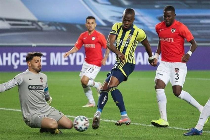 Fenerbahçe - Gaziantep maçında Mert Hakan'dan olay gönderme! Olcan Adın'dan tepki