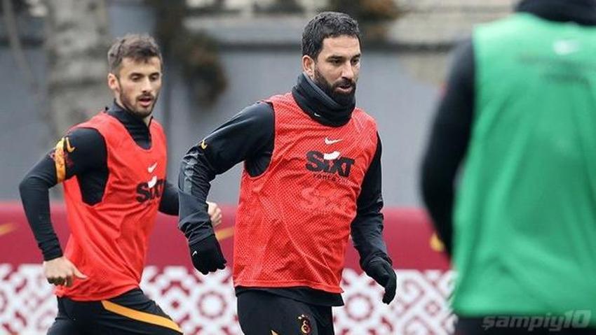 Bu 4.sağ bek transferi! Fatih Terim İsmail Çokçalış ile masaya oturdu