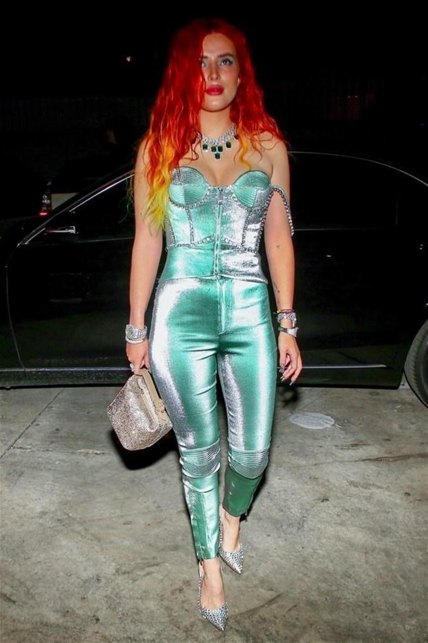 Bella Thorne nişan yüzüğünü gösterdi!